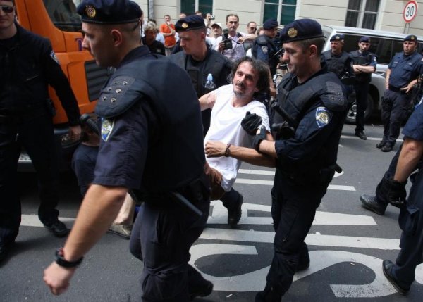 Popovića je policija uhitila na prosvjedima u Varšavskoj 2010. Pixsell