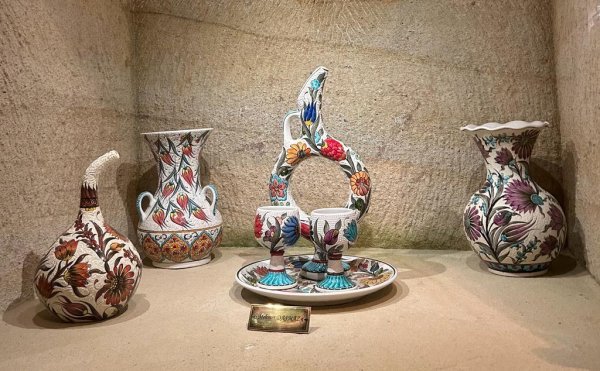 Eksponati u Muzeju keramike Güray