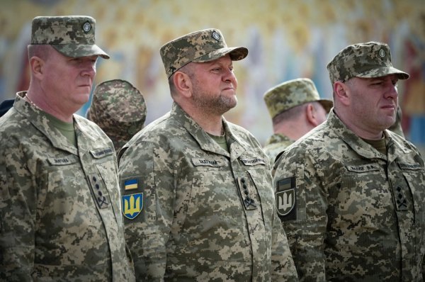 General Valerij Zalužni (u sredini)