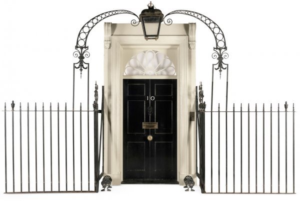 Replika ulaznih vrata londonskog Downing Streeta