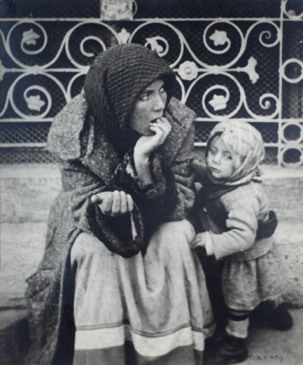 14  Tošo Dabac, Prosjakinja s djetetom (1932.) Zagreb, Muzej za umjetnost i obrt