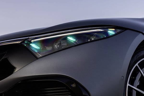 Mercedes-Benz dobio odobrenja za tirkizno obojena svjetla za automatiziranu vožnju
