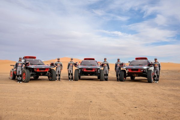 Audi RS Q e-tron za Dakar 2024: Tri vozačke posade Mattias Ekström/Emil Bergkvist, Stéphane Peterhansel/Edouard Boulanger i Carlos Sainz/Lucas Cruz
