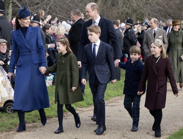 Princ i princeza od Walesa, princeza Charlotte, princ George, princ Louis i Mia Tindall.