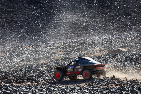 Audi RS Q e-tron pobijedio na reliju Dakar 2004