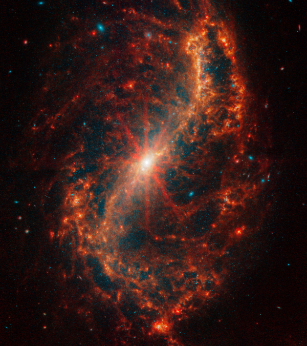 Starije plave zvijezde probijaju se kroz narančasti plin NGC 7496