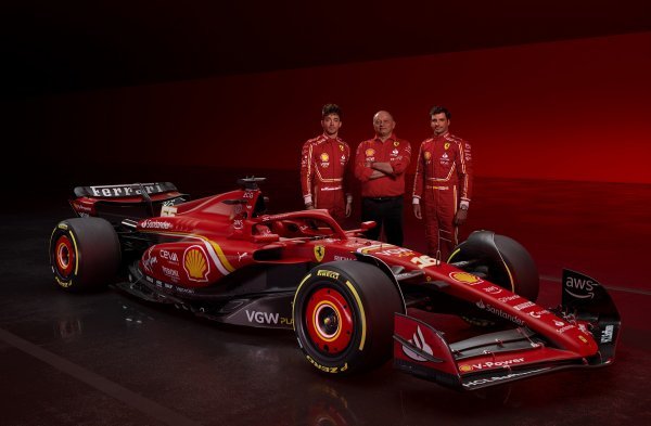 Ferrari predstavio SF-24: Charles Leclerc, Fred Vasseur i Carlos Sainz jr. (s lijeva na desno)