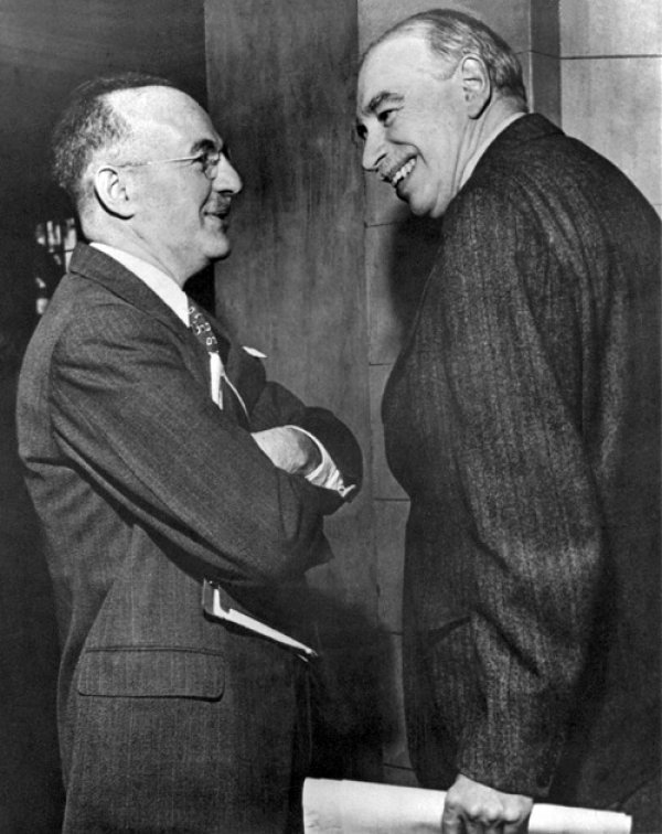 Dexter White i Keynes na konferenciji