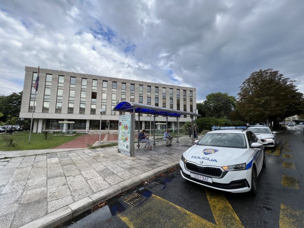 Istražni zatvor za napadače na 23-godišnjaka u Splitu