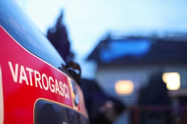 Na zagrebačkoj obilaznici zapalio se BMW, vozač na vrijeme primijetio dim
