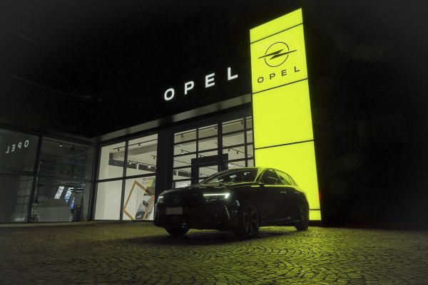 Opel predstavio potpuno novi koncept autosalona
