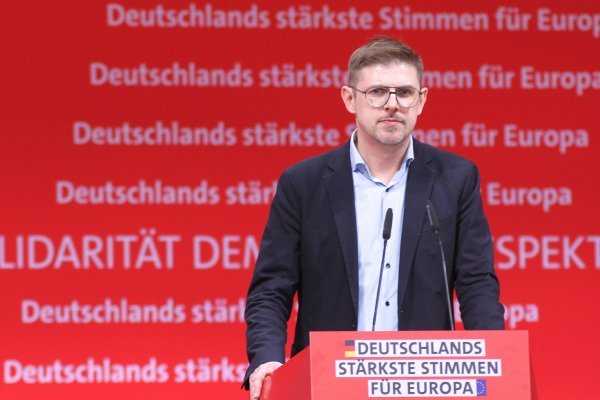 Njemačkog političara premlatili dok je lijepio plakate, mora na operaciju: Napali ga ljudi u crnom