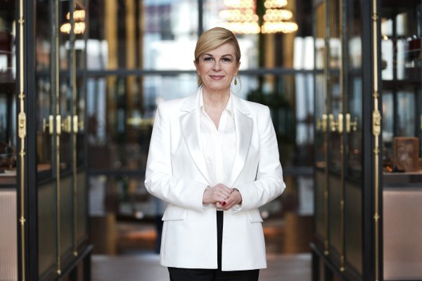 Vječni sako i prozirna bluza: Kolinda Grabar-Kitarović ima formulu za poslovnu eleganciju