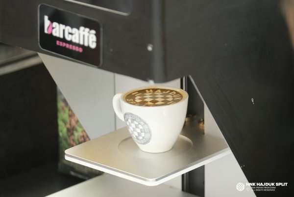 Hajduk i Barcaffè produljili sponzorsku suradnju i predstavili limitiranu kolekciju šalica