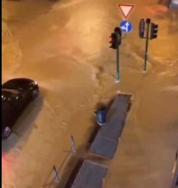 Nevrijeme pogodilo Istru, ali dramatične snimke stižu iz Trsta: Ulice plivaju pod vodom