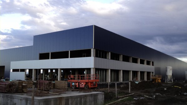 Tvornica će biti otvorena na proljeće 2015. 
