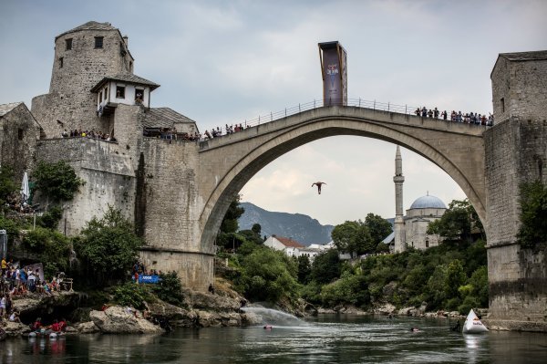 Red Bull - skok sa starog mosta u Mostaru Red Bull