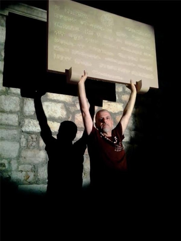 Borko Čelar prilikom otkrivanja svog spomenika antifašizmu Fališ