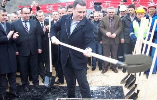 Nikola Gruevski često lopata Fotografija: A1