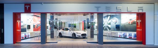 Prodajni salon Tesla automobila u Velikoj Britaniji Tesla