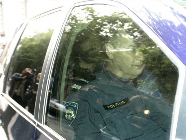 Ivan Čehok dolazi u sjedište USKOK-a u pratnji pravosudnih policajaca