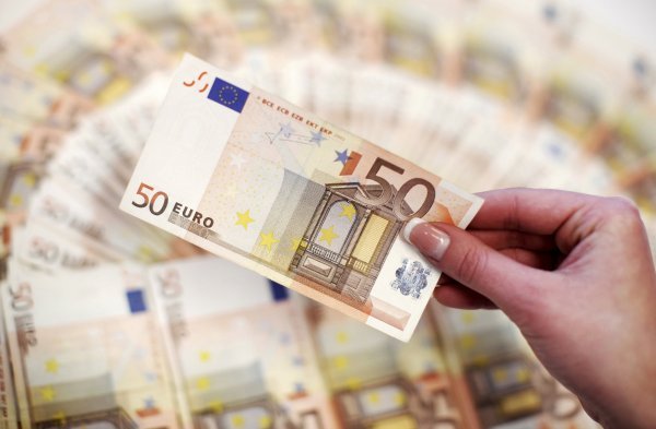 Strategija predviđa smanjenje udjela duga u euru REUTERS/Yves Herman