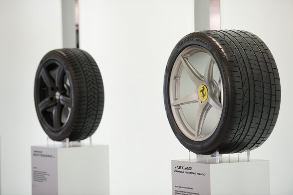 Zbog svog profila i smjese od koje su konstruirane, ljetne gume nisu pogodne za vožnju po snijegu Pirelli