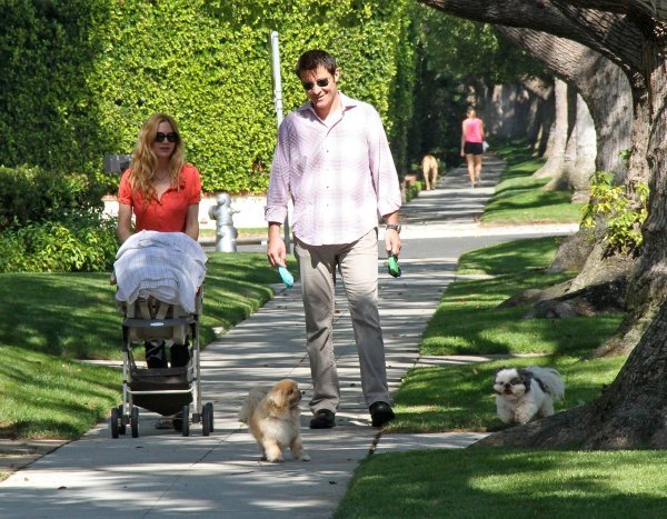 Goran i Eva Višnjić roditelji su dječaka Tina i Vigga te djevojčice Vivien ( na slici sa sinom Viggom u šetnji 2011. u Los Angelesu) 
