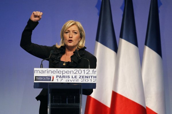 Čelnica krajnje desnice, Marine Le Pen prema anketama je u 'mrtvoj utrci' s neovisnim kandidatom Emmanuelom Macronom