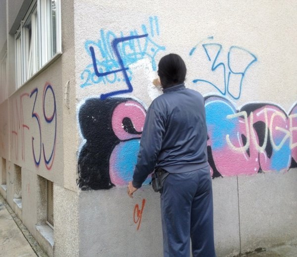 Brisanje fašističkih grafita u Splitu 