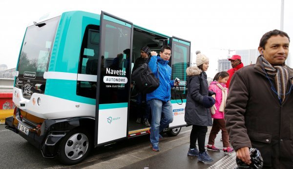 U Parizu se ispituje autobus koji prevozi putnike bez vozača Jacky Naegelen/Reuters