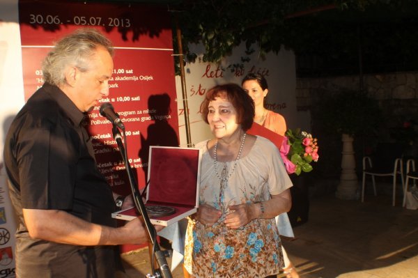 Vesna Krmpotić na dodjeli nagrade Tin Ujević za doprinos hrvatskom pjesništvu 2013.