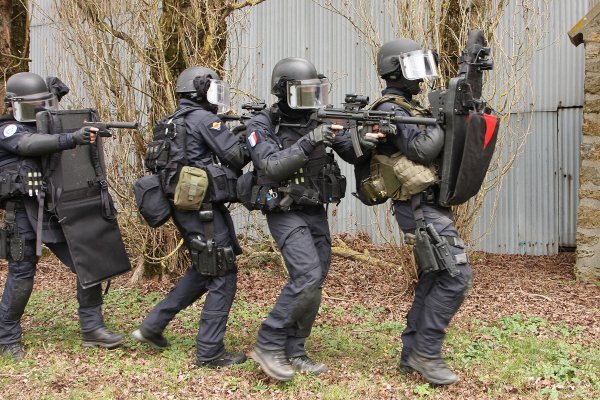 Francuski žandarmerijski specijalci tijekom svakodnevne obuke