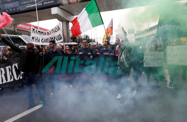 Štrajk radnika Alitalije u Međunarodnoj zračnoj luci Fiumicino u Rimu 5. travnja 2017.