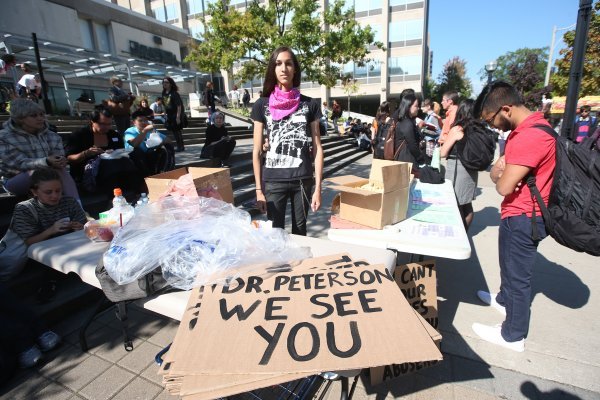 Petersonovi stavovi izazvali su burne prosvjede studenata na sveučilištu u Torontu