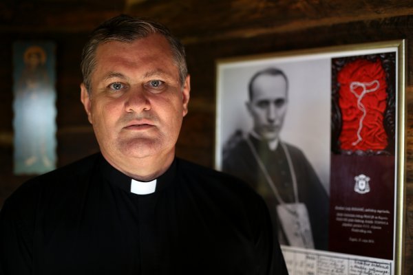 Sisački biskup Vlado Košić: Pitamo se zašto se vrijeđa poginule kada se njihove ploče miču, kao da su oni ginuli za neku drugu, a ne za svoju domovinu