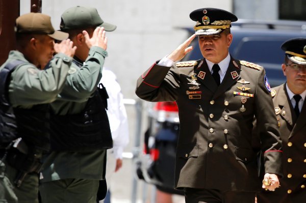 Vojska još nije okrenula leđa predsjedniku Maduru. Na slici Vladimir Padrino, ministar obrane Venezuele