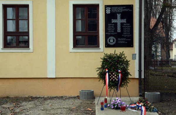 Ploča poginulim HOS-ovcima u Jasenovcu postala je top hrvatska politička tema
