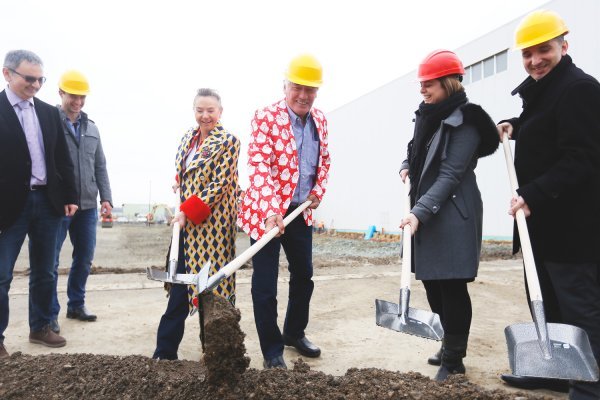 Boris Mikšić i supruga Ines na polaganju kamena temeljca za novu tvornicu u Belom Manastiru