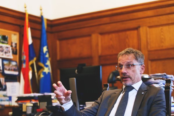 Guverner Vujčić smatra da je raširena javna percepcija prema kojoj uvođenjem eura cijene rastu, često proizvod iskrivljene medijske slike