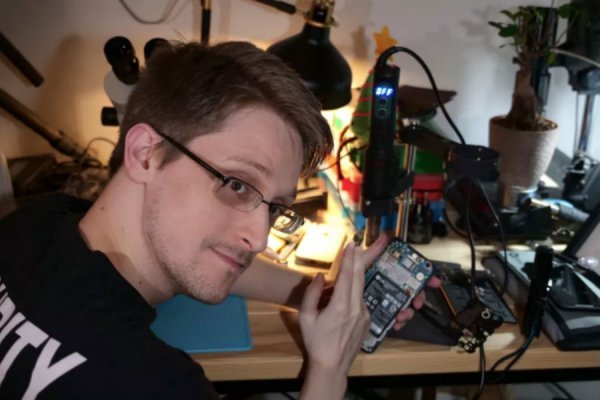 Edward Snowden radio je za konzultantsku tvrtku Booz Allen Hamilton