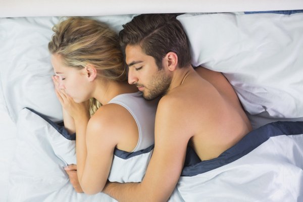 Muškarci su ocijenili 'žlicu' kao drugi najgori položaj spavanja.