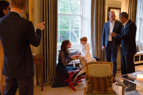 Princ George, Kate Middleton i princ William prilikom posjeta bivšeg američkog predsjednika Baracka Obame 