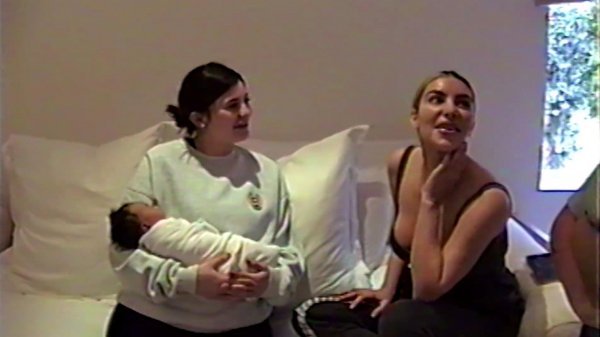 Kylie Jenner i Kim Kardashian West s tek rođenom kćerkicom Chicago West