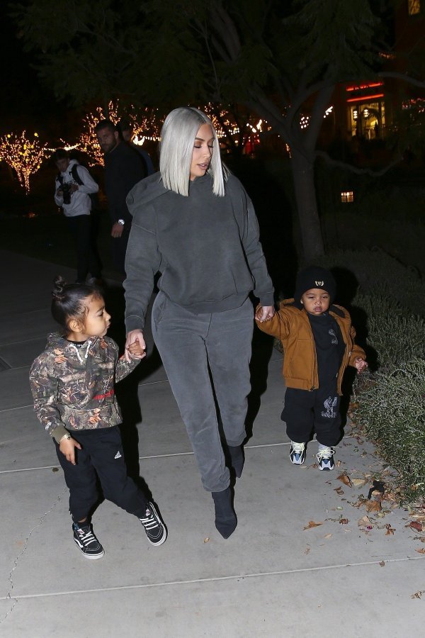 Kim Kardashian sa sinom Saintom i kćeri North