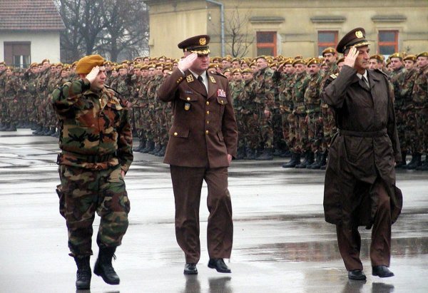 General Petar Stipetić (desno)