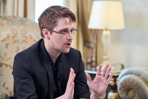 Edward Snowden otkrio je koliko daleko idu tajne službe u nadzoru elektroničke komunikacije, nakon čega je našao utočište u Rusiji