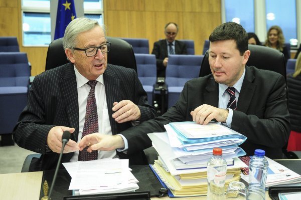 Predsjednik Europske komisije Jean-Claude Juncker sa šefom kabineta Martinom Selmayrom
