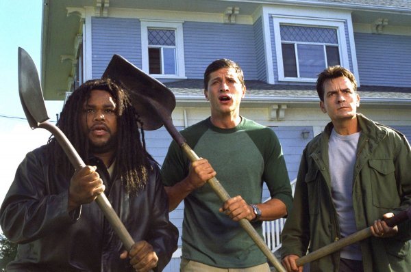 Anthony Anderson, Simon Rex i Charlie Sheen u filmu 'Mrak film'