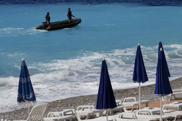 Snage sigurnosti na obalama Nice REUTERS/Pascal Rossignol